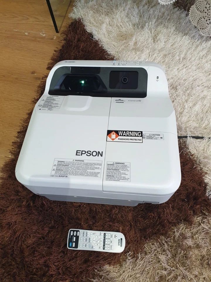 Epson EB-685W Projector, with power cable & remote control,  excellent  - Image 3 of 4