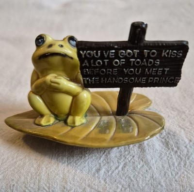 Vtg Plastic Yellow Frog Lily Pad ''You've Got To Kiss A Lot Of Toads..'' Hong Kong