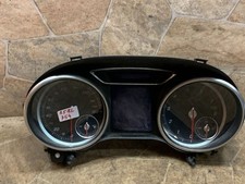 Mercedes-Benz GLA W156 X156 2018 Benzin Geschwindigkeitsmesser Cockpit 135kW