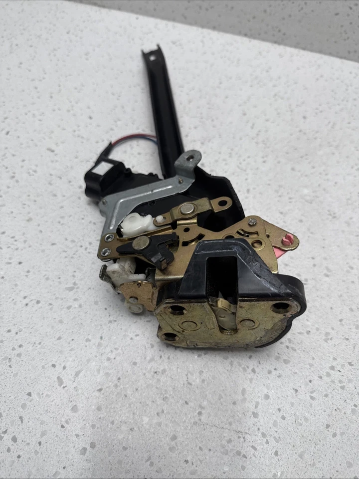 1998-2002 Toyota Corolla LE Rear Right Electric Lock Actuator - Image 3 of 4