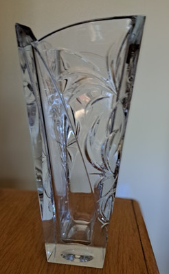 Block Hand Crafted 24% Full Lead Crystal Vase. Has a slight chip on outer rim.