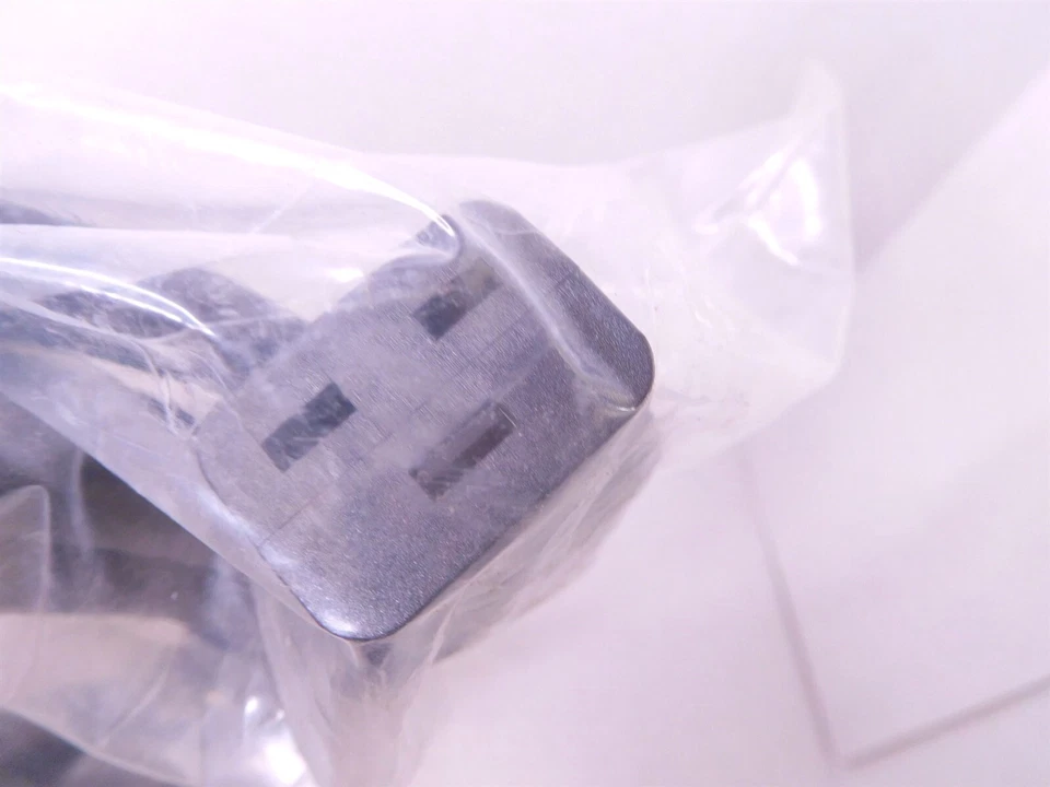 Raritan 20A 125V 5-20P Power Cord PXI-5-20PC19WL-3M (061124) - Image 3 of 4