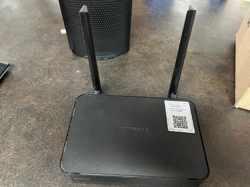 TP-Link TC-7610 DOCSIS 3.0 Cable Modem and Netgear R6020 AC750 WiFi Router Used - Picture 5 of 8