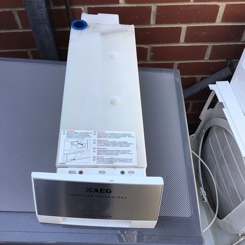 AEG T88595IS WÄRMEPUMPE KONDENSTROCKNER Trinkflasche Schublade