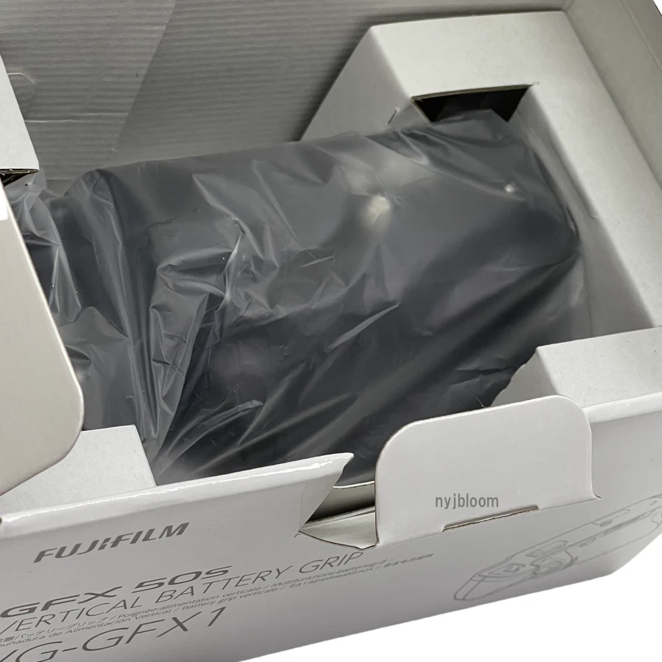 New FUJIFILM VG-GFX1 Vertical Battery Grip for GFX50S - Image 2 of 4