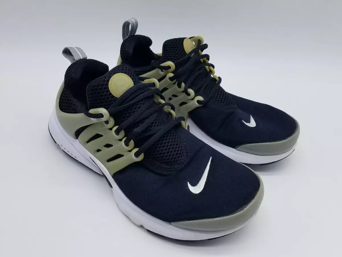 Buy Black Sports Shoes for Women by NIKE Online