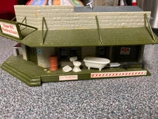 HO Scale CLIPPER MILL PLUMBING SUPPLY Model Railroad Layout Structure Assembled