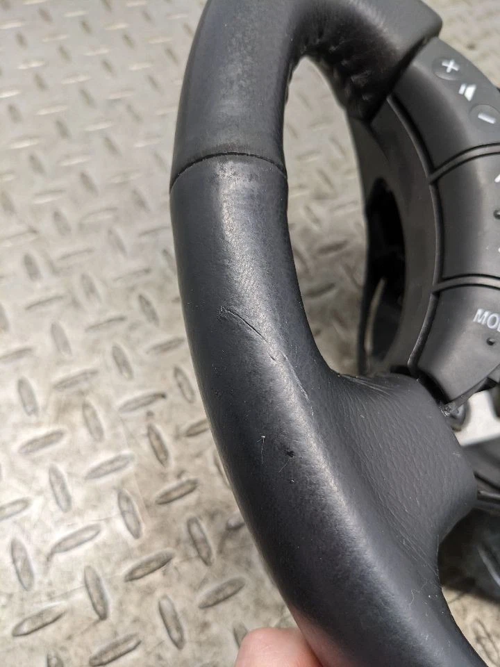 Toyota 4runner 2003-2009 volante cuero negro con crucero y radio C 116 Foto 2 de 4