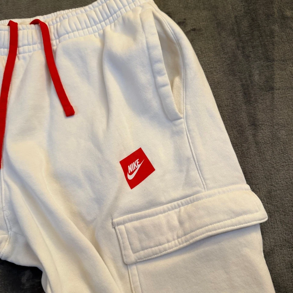 Pantalones de chándal Nike blancos cargo con cordón de acento rojo para hombre medianos 30x28" Foto 4 de 4