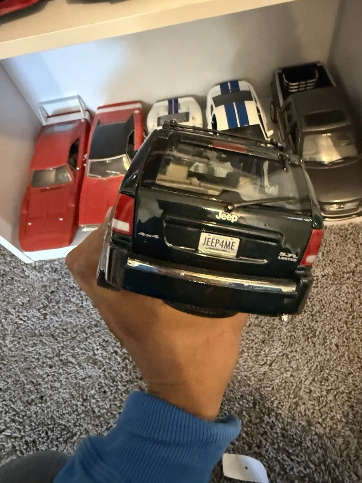 Jeep Grand Cherokee 2005 escala 1/18 MAISTO VERSIÓN VERDE OSCURO RARO Foto 4 de 4