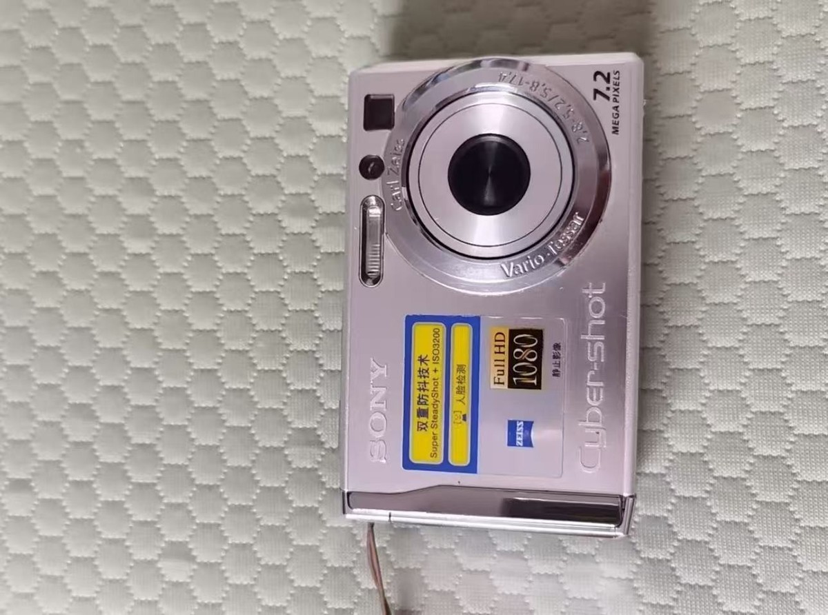 Sony CyberShot Super Steady Shot DSC-W80 White Digital Camera