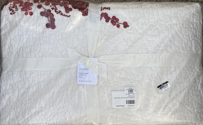 Pottery Barn Red Berry Wreath Quilt Embroidered Cardinal Full/Queen - New