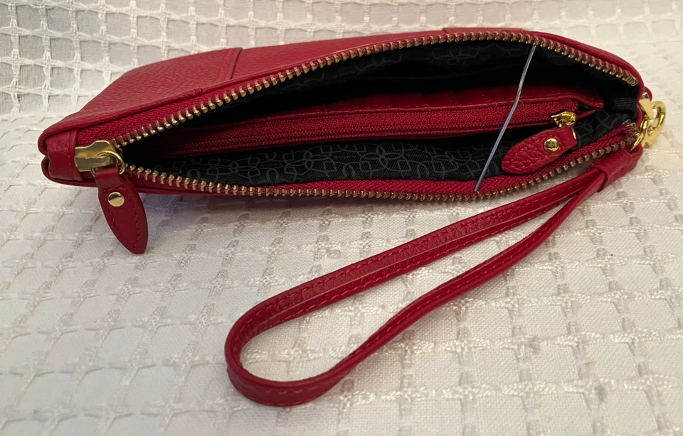 Combo de muñeca y billetera Lodis, cuero granate rojo guijarro, apilador de tarjetas de crédito Foto 3 de 4