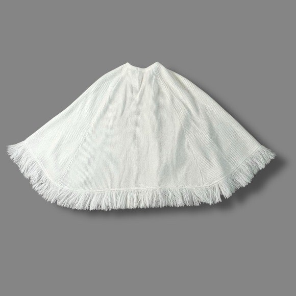 Vintage 70s Carol Brent Poncho Cape Button Up Fringe Off White Grannycore Spring