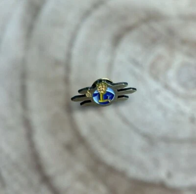 MARKENLOS 🍀 Fallout Vault Boy Design Pin Süß Cool Witzig Crazy