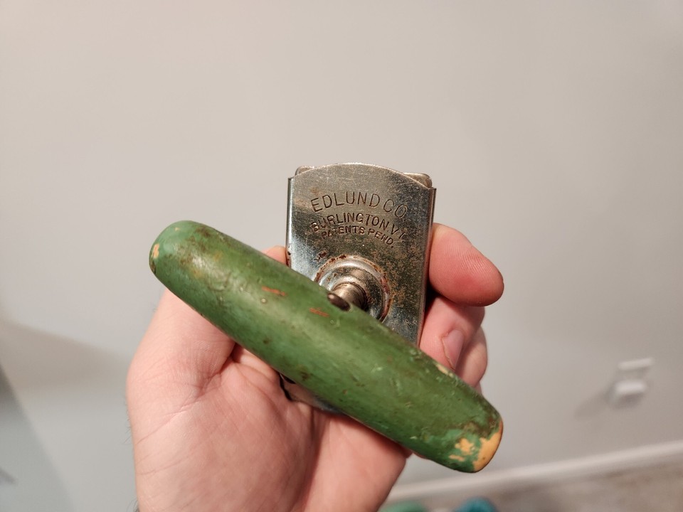 Vintage EDLUND "Top Off" Jar & Bottle Screw Top Opener Green Wood