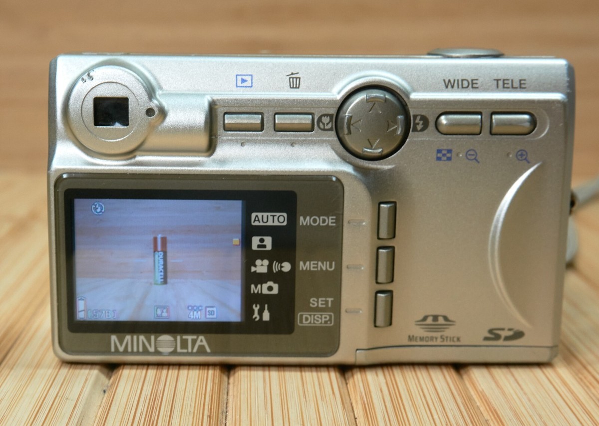 Minolta Dimage G400 4.0 MP Digital Camera with 3x Optical Minolta Dimage G400 4.0 MP Digital Camera with 3x Optical