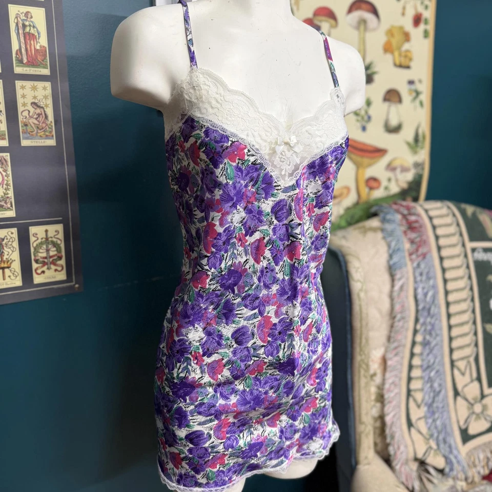 Conjunto de lencería floral púrpura vintage años 70 Kasara vestido sin mangas y bata talla M Foto 4 de 4