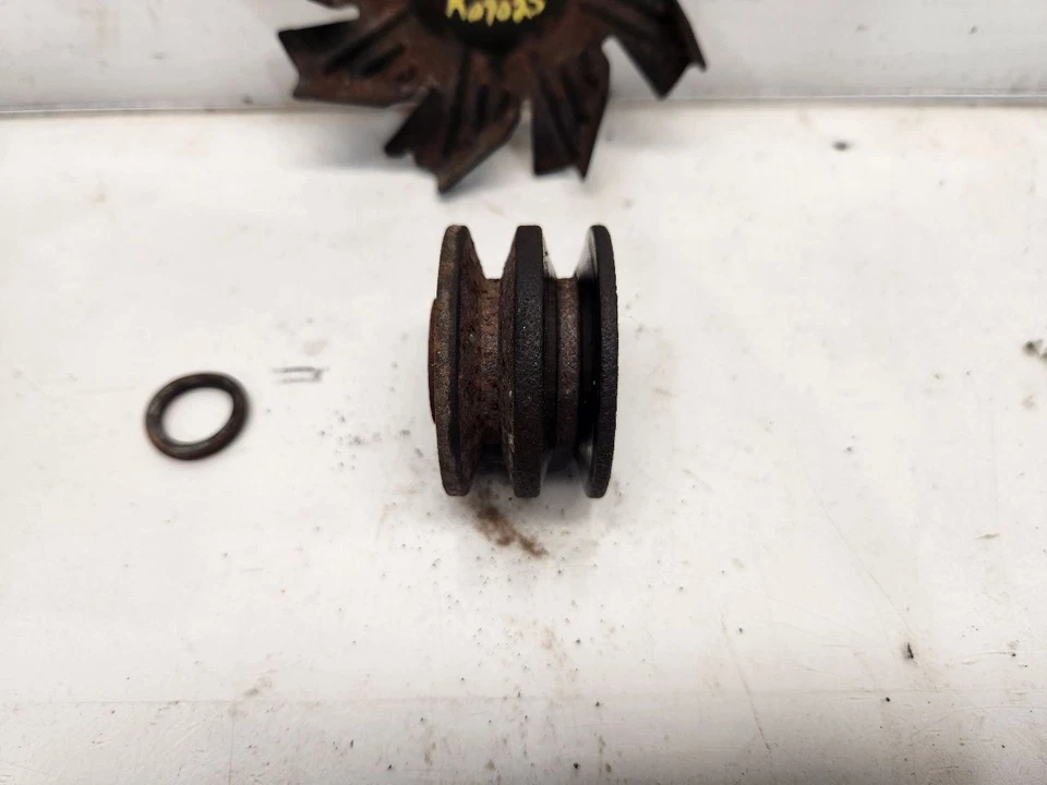 Chevrolet Camaro 1973 (5,7 L) polea alternador (2 ranuras) y aletas  Foto 3 de 4