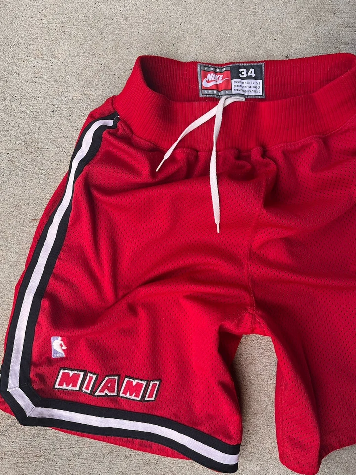 Pantalones Cortos de Visitante Nike Equipo Auténtico Miami Heat Años 90 Talla 34 Foto 3 de 4