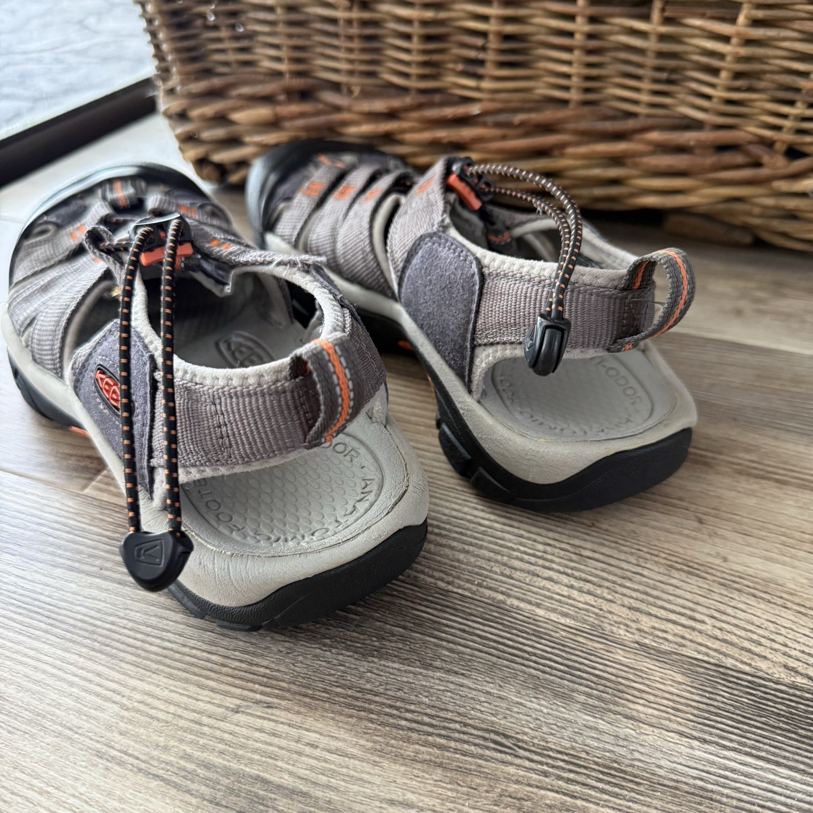Sandali da trekking Keen Newport H2 uomo impermeabili punta chiusa taglia 9 grigio arancione