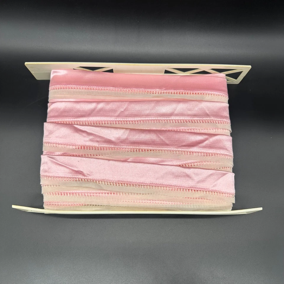 Lencería vintage rosa satinado ribete borde tela blanca costura artesanía LEER Foto 3 de 4