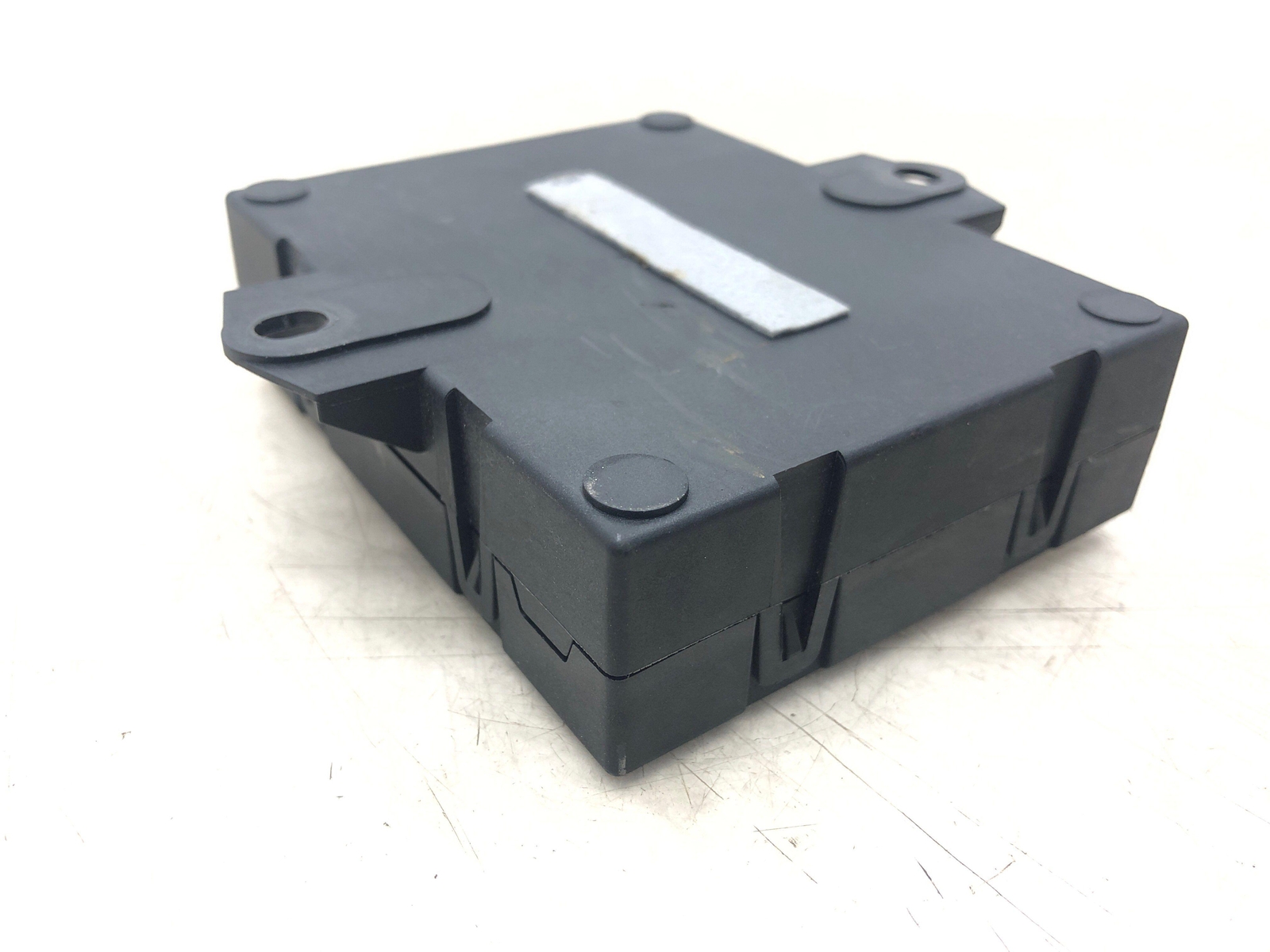 2017-2022 MASERATI LEVANTE REAR LIFTGATE HANDS FREE CONTROL MODULE 670104525 OEM