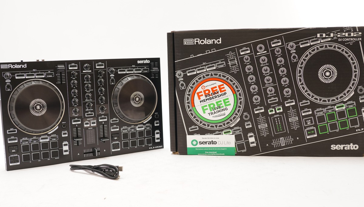 Roland DJ-202 【SeratoDJLite対応DJコントローラー】 Roland DJ-202 Serato DJ Controller | Music & Arts
