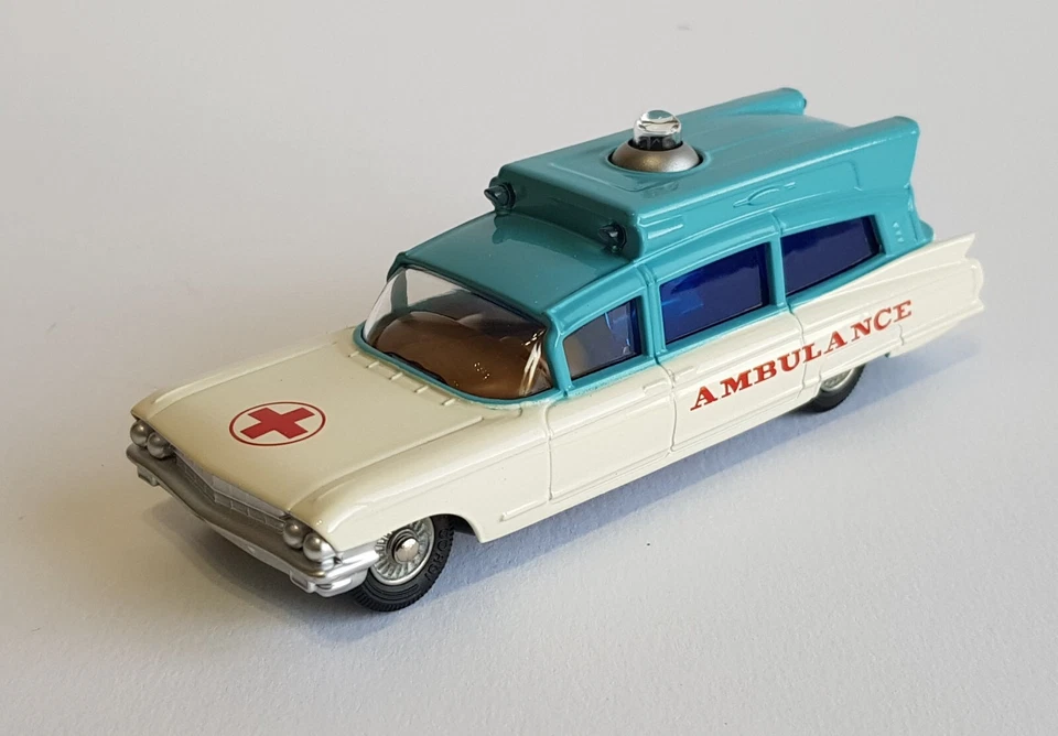 Corgi Model Club 437, Superior Ambulance on Cadillac Chassis Mint Condition - Image 2 of 4