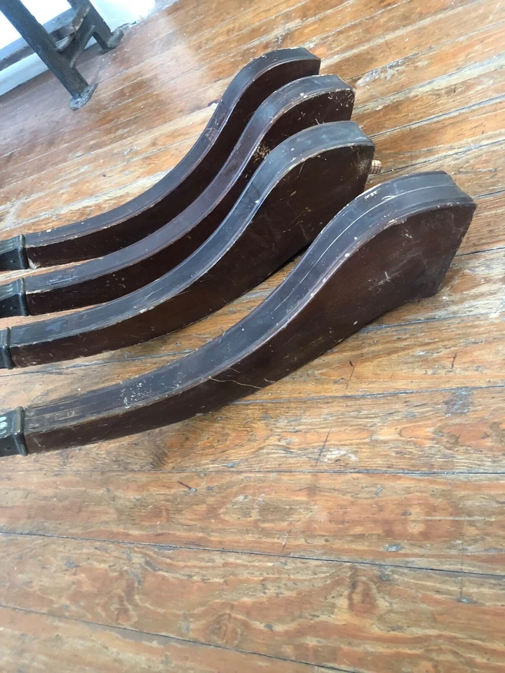 四大古董胡桃木? 弯曲桌腿带黄铜狮子头脚 — 第 2/4 张图片