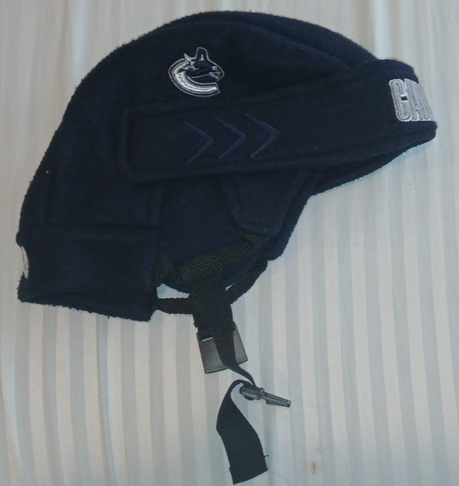 Canucks Zephyr Hat Cap Hockey Helmet Pre-owned Excellent