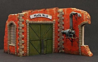 Plus Model 196 - 1:35 Keramikteile Fabrikwand mit Tor