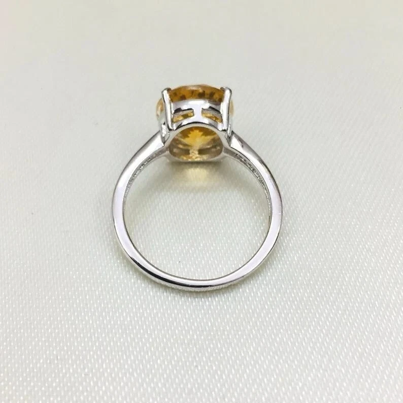 Anillo de compromiso de oro blanco sólido de 14 K de citrino natural y diamantes de corte ovalado de 4,50 quilates Foto 4 de 4