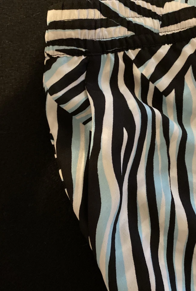 Pantalones de Natación DKNY, Talla MEDIANA Negro/Blanco/Azul Claro $89 Foto 3 de 4