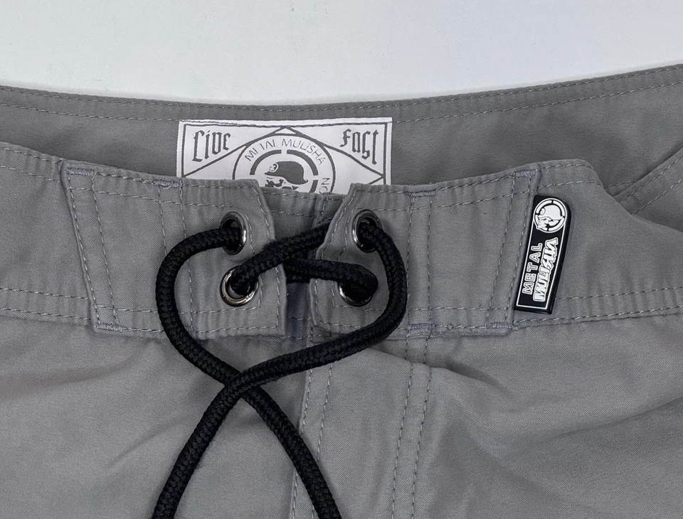 Pantalones cortos de natación Mulisha de metal gris negro con logotipo de calavera talla 34 Foto 2 de 4