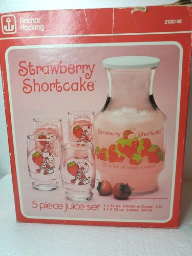 Vntg Strawberry Shortcake Anchor Hocking Juice Set Carafe 4 Glasses Lid Orig Box - Picture 2 of 5