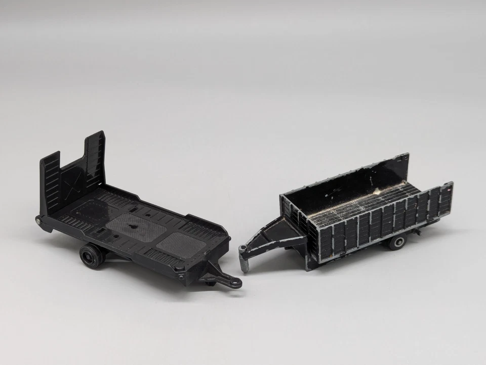 Ertl Farm Diecast Horse Trailer + Plastic Flatbed + Farm Animals Lot - Image 2 of 4