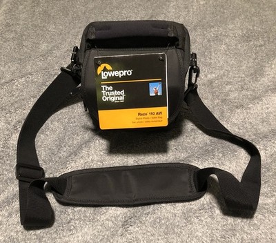 Lowepro Rezo 110 AW DSLR Camera Shoulder Bag (LP34700) **BRAND NEW**