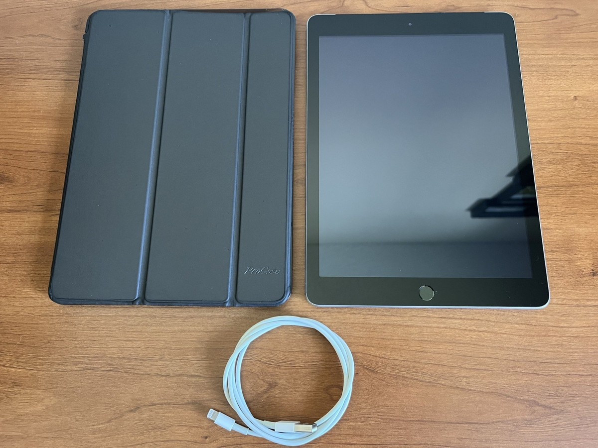 Pad（第5世代）Wi-Fi + Cellular：A1823 Apple iPad 5th Gen. A1823 Wi-Fi + Cellular (Unlocked), 9.7in