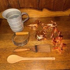 ANTIQUE/VINTAGE PRIMITIVE FARMHOUSE LOT~KITCHEN ITEMS OF 9~RUSTIC~DECOR