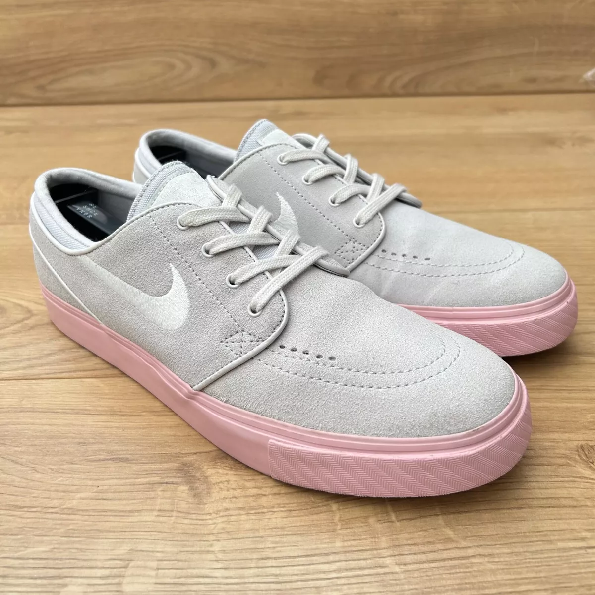 Nike janoski grey clearance pink