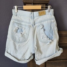Vintage LEE Hi-Rise Mom Cut-Off Jean Shorts Distressed Womens Size 26 Light Wash