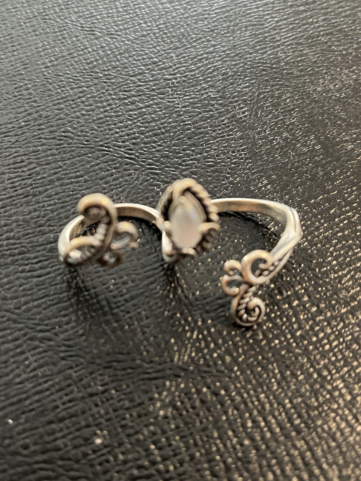 Double Finger Ring - image 1