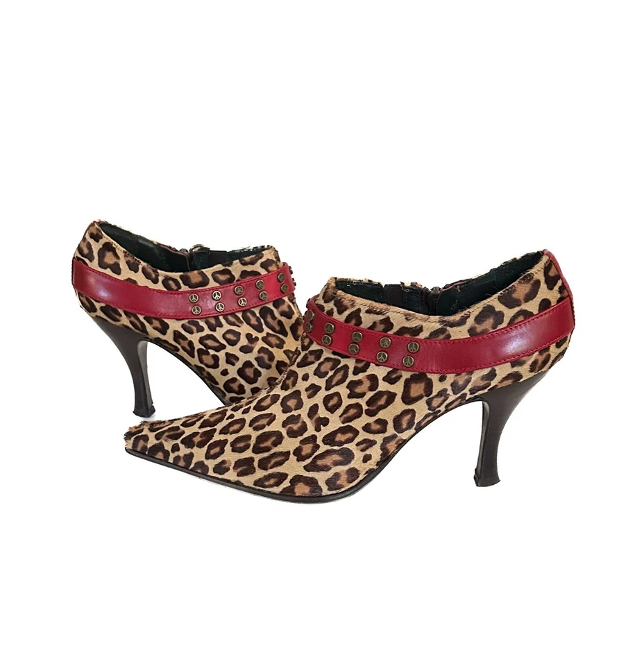 Donald J Pliner Leopard Print Y2K Pointy Toe Side Zipper Red Accent Calf Bootie - Image 4 of 4