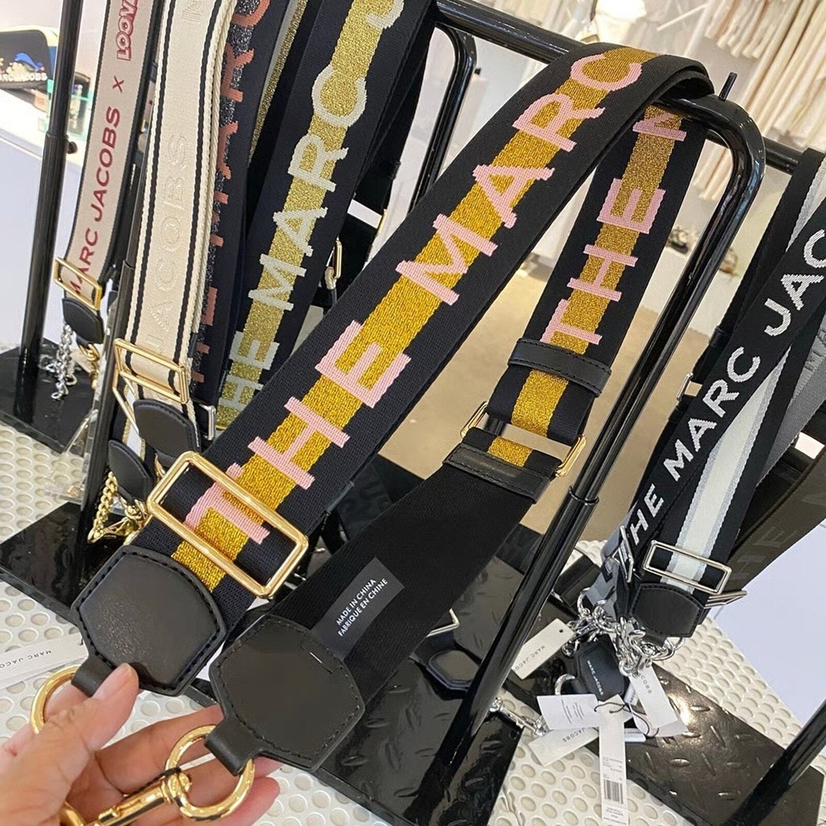 限定 MARC JACOBS Outline Logo Webbing Strap (Bag Belt) MARC JACOBS Outline Logo Webbing Strap (Bag Belt) In Pink