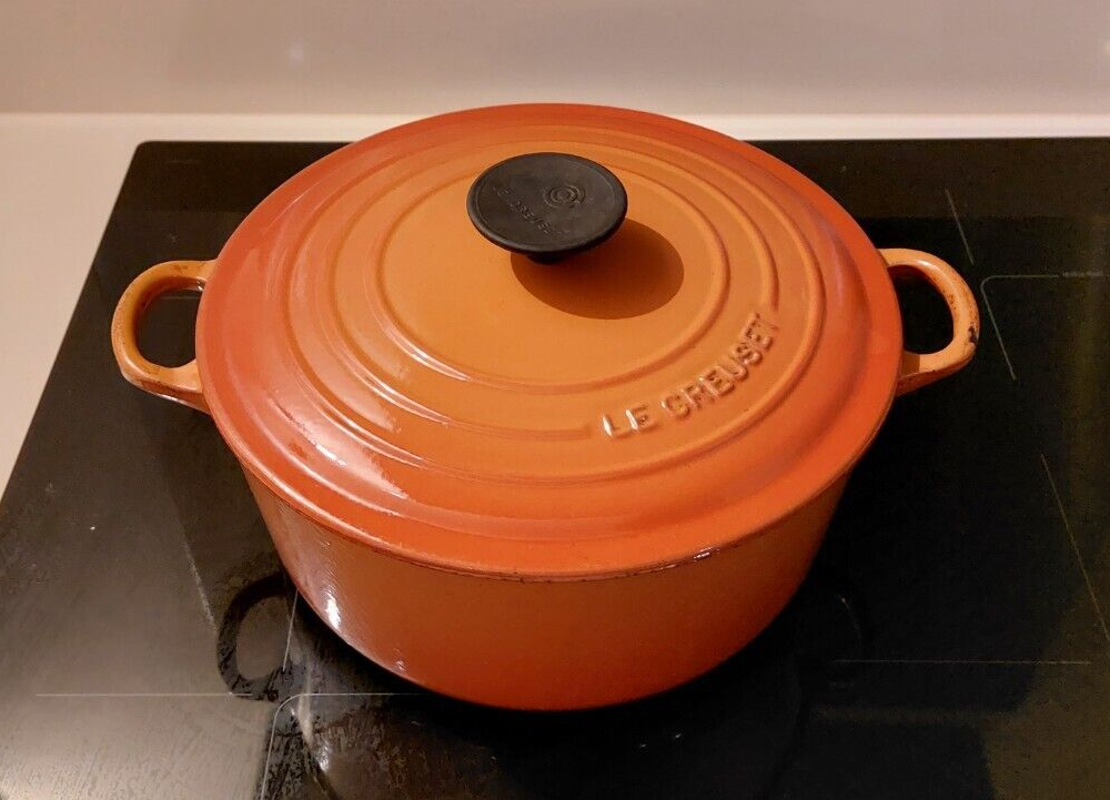 Le Creuset Round Casserole Dish/Pot Volcanic Orange 24cm & Lid Cast