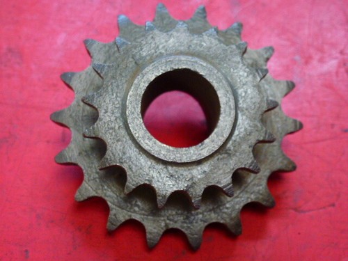 Piñón de motor G3L 350 CC 014018 sin igual nuevo de lote antiguo - Imagen 3 de 3