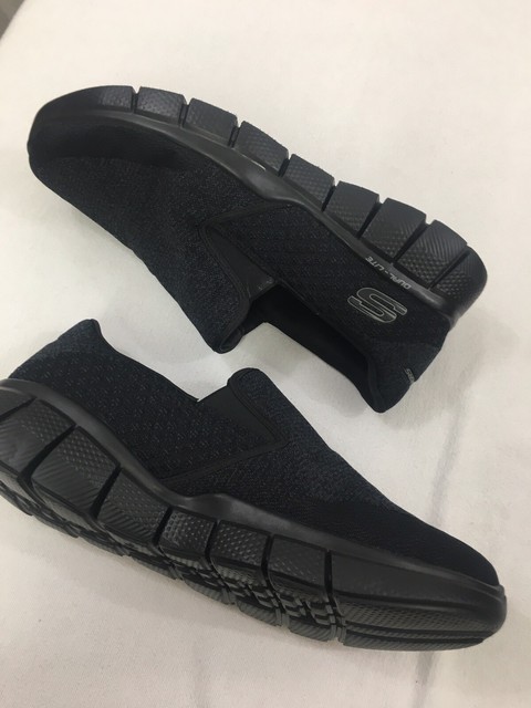 skechers extra wide relaxed fit memory foam