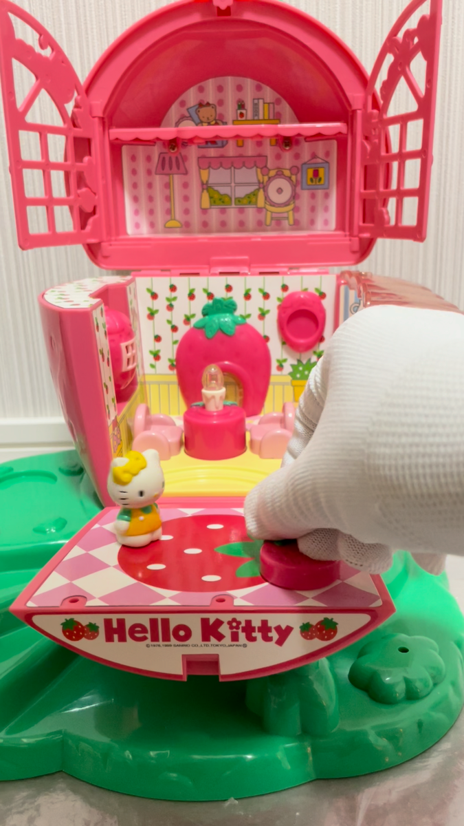 1999 Hello Kitty Mysterious Strawberry House Playset Sanrio w/Box