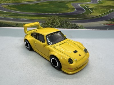 Hot Wheels Porsche 993 GT2 gelb Real Rider Premium Car Culture 